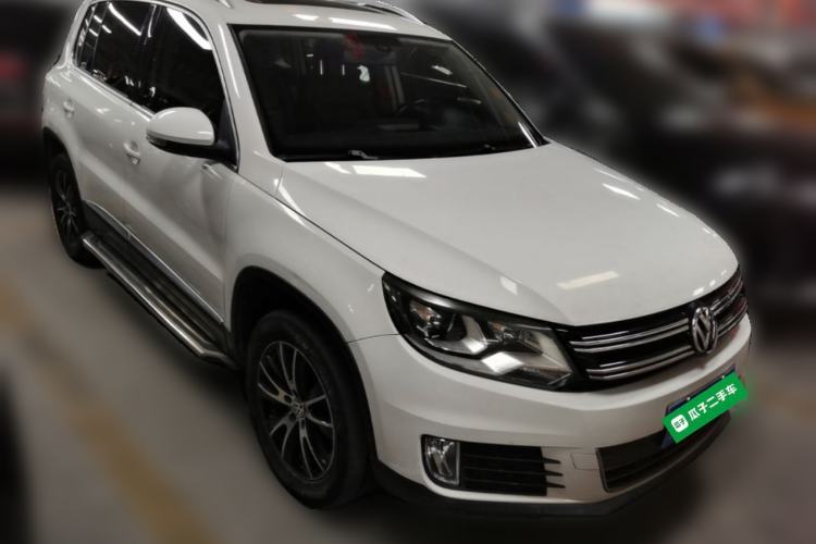 Used Volkswagen Tiguan 2015 1.8TSI Automatic Two-Wheel Drive Luxury Model Front Right 45 Deg