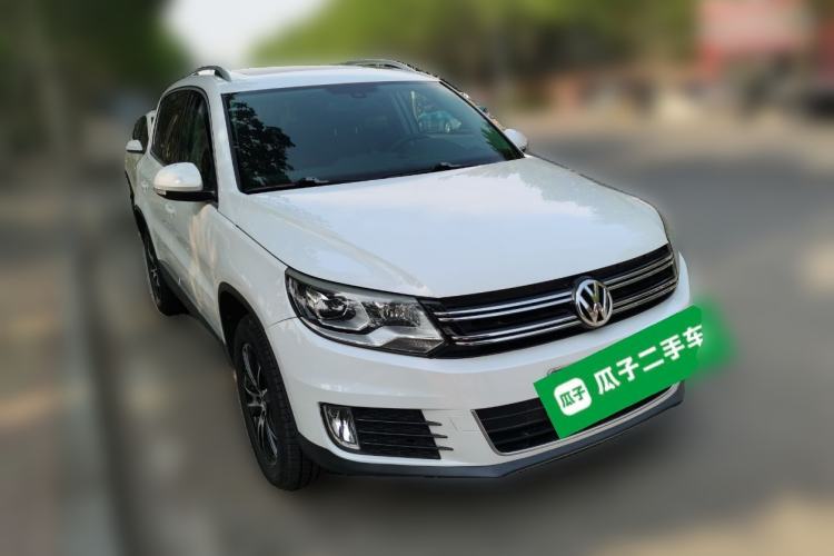 Used Volkswagen Tiguan 2015 1.8TSI Automatic Two-Wheel Drive Luxury Model Front Right 45 Deg