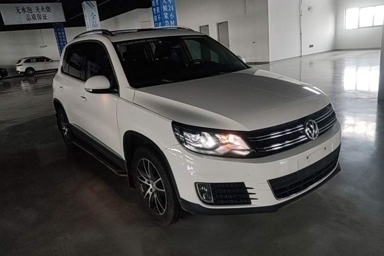 Used Volkswagen Tiguan 2015 1.8TSI Automatic Two-Wheel Drive Luxury Model Front Right 45 Deg
