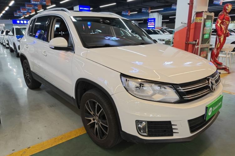 Used Volkswagen Tiguan 2015 1.8TSI Automatic Two-Wheel Drive Luxury Model Front Right 45 Deg