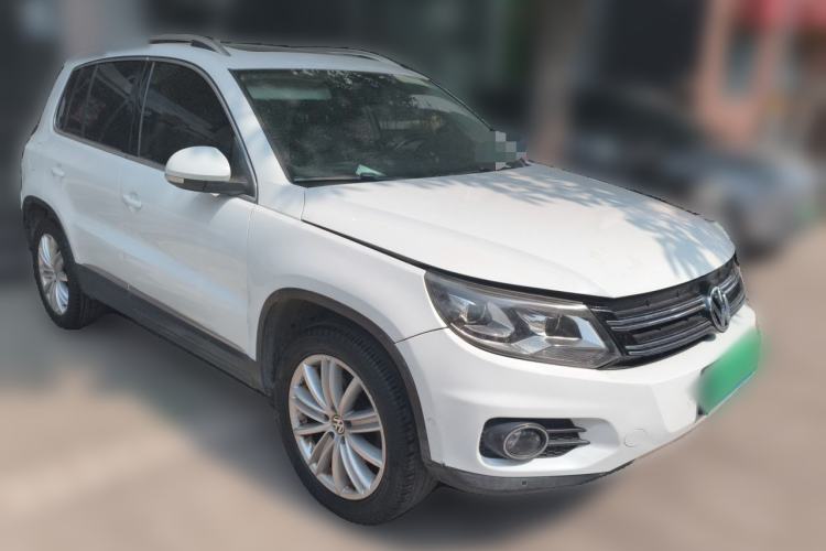 Used Volkswagen Tiguan 2015 2.0 TSI Comfort Edition Front Right 45 Deg