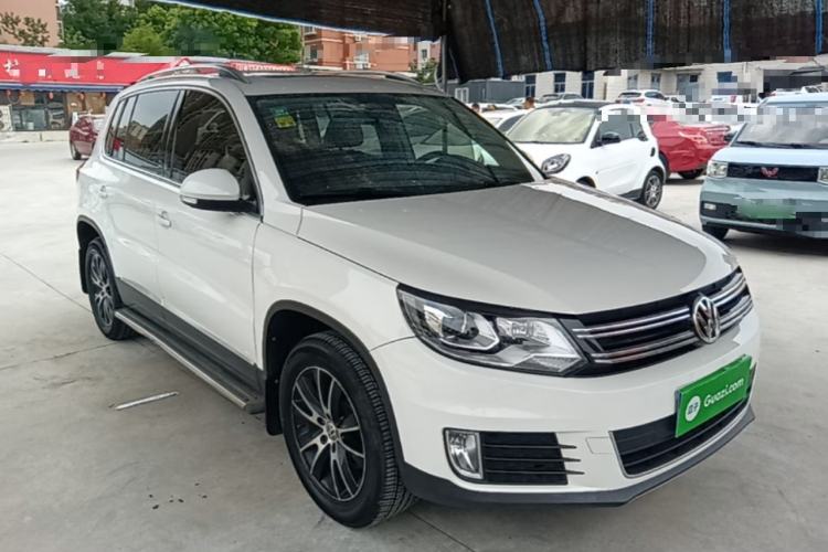 Used Volkswagen Tiguan 2015 1.8TSI Automatic Two-Wheel Drive Luxury Model Front Right 45 Deg