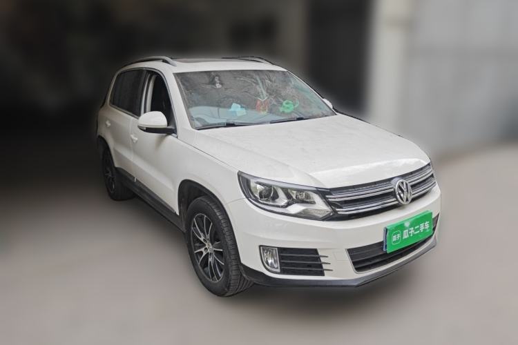 Used Volkswagen Tiguan 2015 1.8TSI Automatic Two-Wheel Drive Luxury Model Front Right 45 Deg