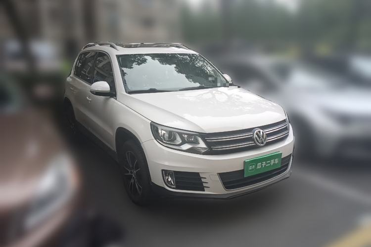 Used Volkswagen Tiguan 2015 1.8TSI Automatic Two-Wheel Drive Luxury Model Front Right 45 Deg