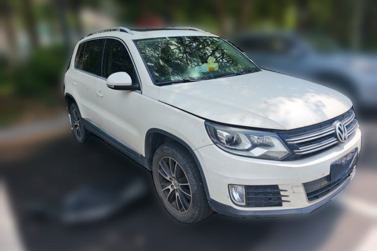 Used Volkswagen Tiguan 2015 1.8TSI Automatic Two-Wheel Drive Luxury Model Front Right 45 Deg