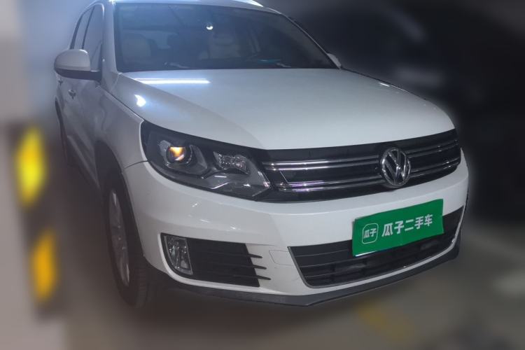 Used Volkswagen Tiguan 2015 1.8TSI Automatic Two-Wheel Drive Luxury Model Front Right 45 Deg