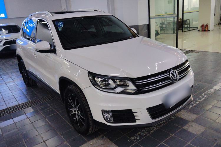 Used Volkswagen Tiguan 2015 1.8TSI Automatic Two-Wheel Drive Luxury Model Front Right 45 Deg