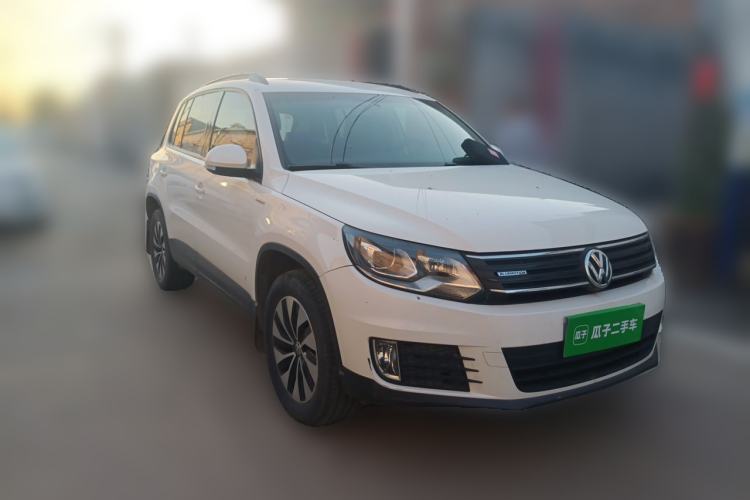 Used Volkswagen Tiguan 2015 1.4TSI Manual Two-Wheel Drive BlueMotion Edition Front Right 45 Deg