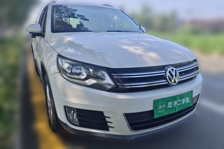 Used Volkswagen Tiguan 2015 1.8TSI Manual Two-Wheel-Drive Limited Edition Front Right 45 Deg