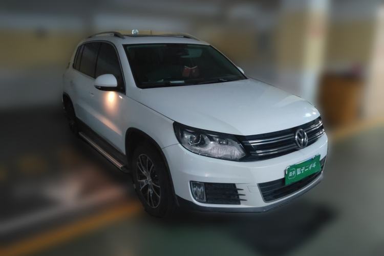 Used Volkswagen Tiguan 2015 1.8TSI Automatic Two-Wheel Drive Luxury Model Front Right 45 Deg