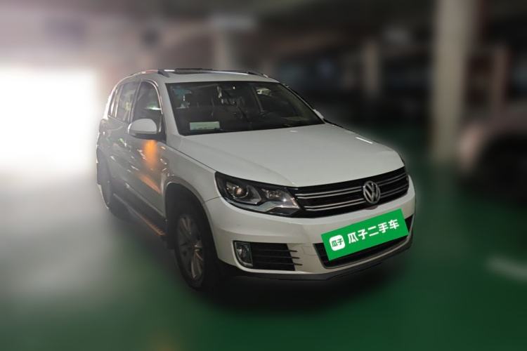 Used Volkswagen Tiguan 2015 1.8TSI Automatic All-Wheel-Drive Luxury Model Front Right 45 Deg