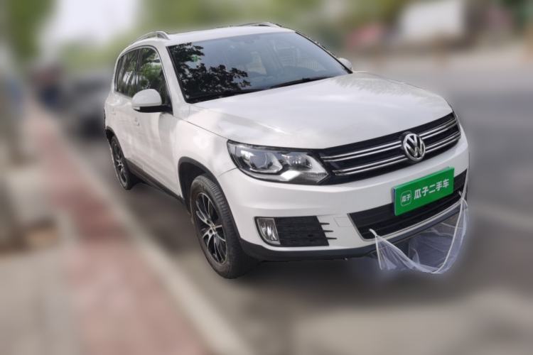 Used Volkswagen Tiguan 2015 2.0 TSI Automatic All-Wheel Drive Luxury Edition Front Right 45 Deg
