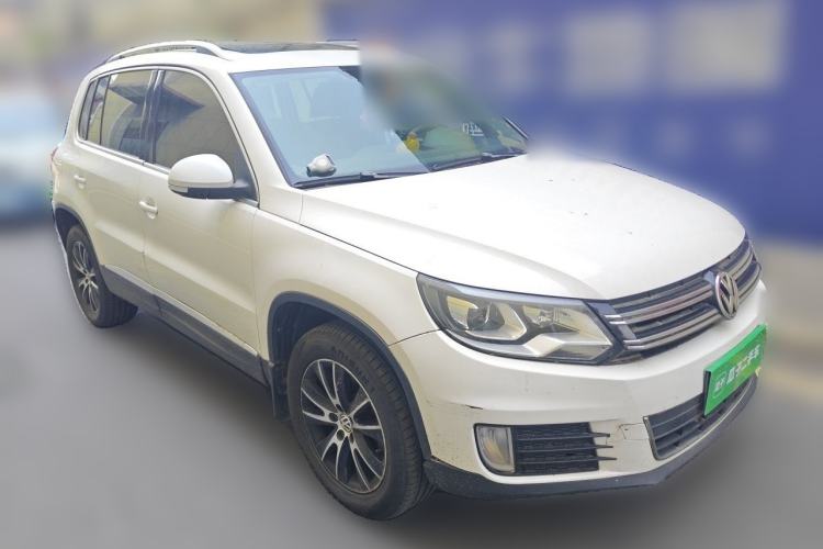 Used Volkswagen Tiguan 2015 1.8TSI Automatic Two-Wheel Drive Luxury Model Front Right 45 Deg