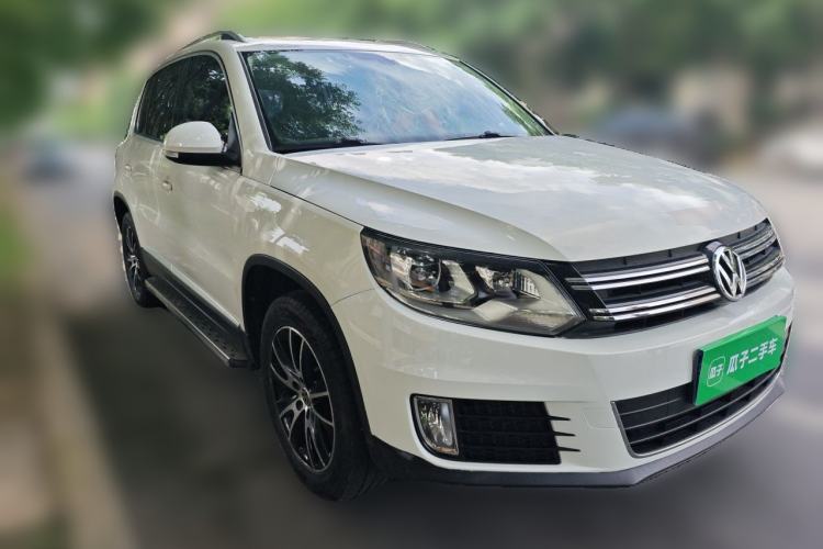 Used Volkswagen Tiguan 2015 1.8TSI Automatic Two-Wheel Drive Luxury Model Front Right 45 Deg