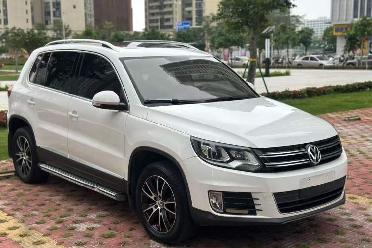 Used Volkswagen Tiguan 2015 1.8TSI Automatic Two-Wheel Drive Luxury Model Front Right 45 Deg