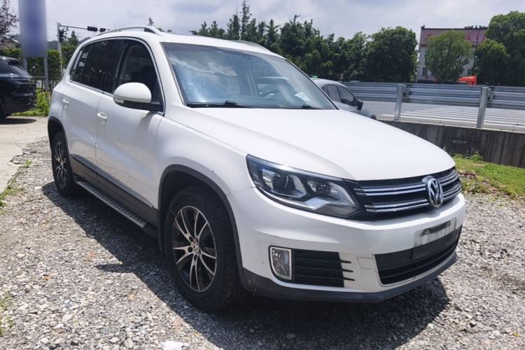 Used Volkswagen Tiguan 2015 1.8TSI Automatic Two-Wheel Drive Luxury Model Front Right 45 Deg
