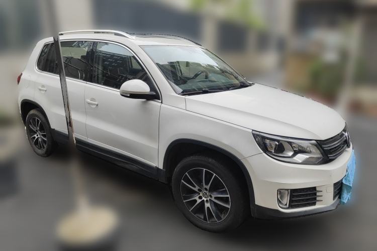 Used Volkswagen Tiguan 2015 1.8TSI Automatic Two-Wheel Drive Luxury Model Front Right 45 Deg