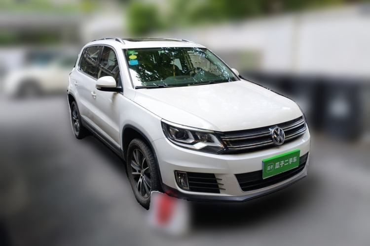 Used Volkswagen Tiguan 2015 1.8TSI Automatic Two-Wheel Drive Luxury Model Front Right 45 Deg