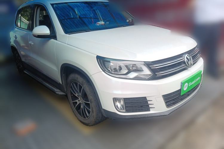Used Volkswagen Tiguan 2015 1.8TSI Automatic All-Wheel-Drive Luxury Model Front Right 45 Deg