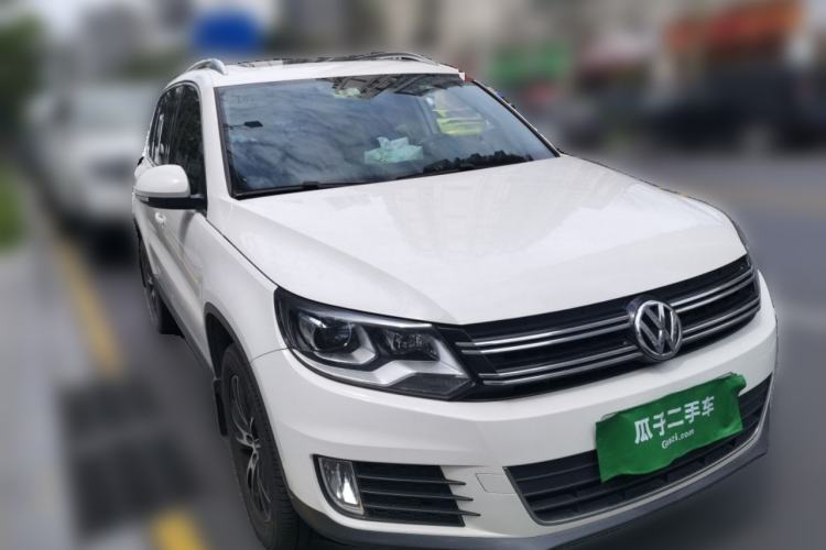 Used Volkswagen Tiguan 2015 1.8TSI Automatic Two-Wheel Drive Luxury Model Front Right 45 Deg