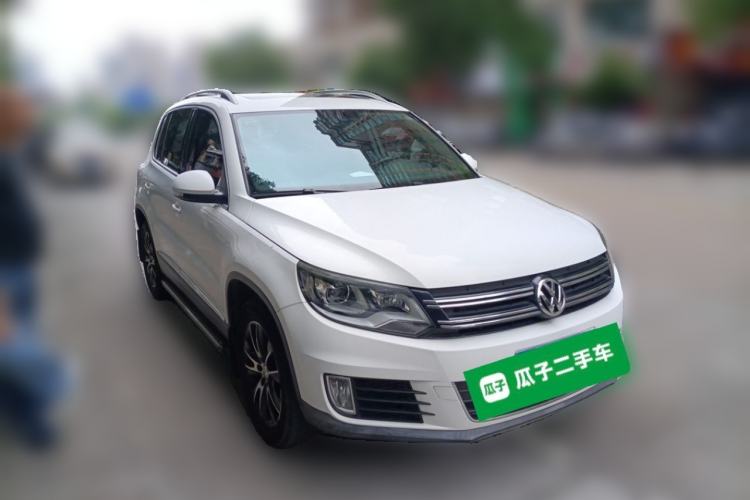 Used Volkswagen Tiguan 2015 1.8TSI Automatic All-Wheel-Drive Luxury Model Front Right 45 Deg
