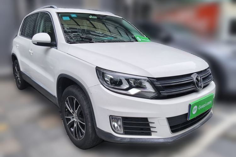 Used Volkswagen Tiguan 2015 1.8TSI Automatic Two-Wheel Drive Luxury Model Front Right 45 Deg