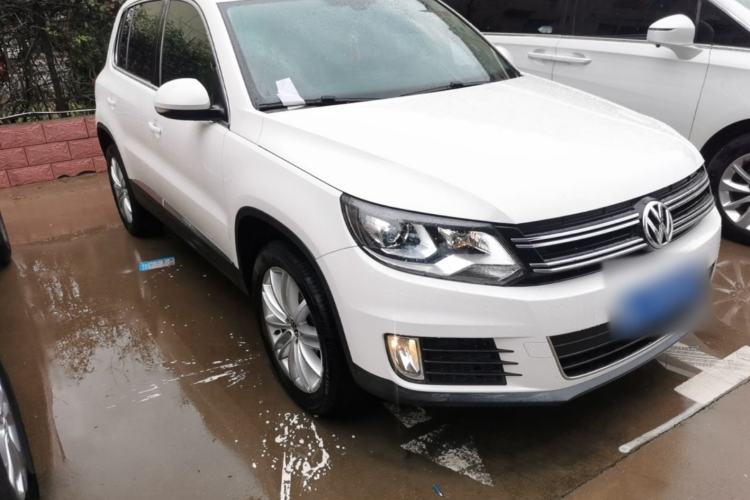 Used Volkswagen Tiguan 2015 1.8TSI Automatic Two-Wheel Drive Luxury Model Front Right 45 Deg