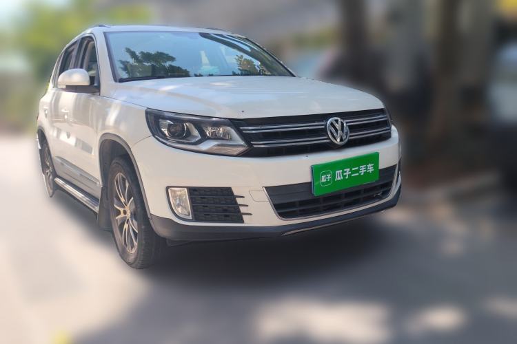 Used Volkswagen Tiguan 2015 1.8TSI Automatic Two-Wheel Drive Luxury Model Front Right 45 Deg