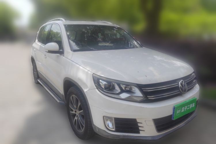 Used Volkswagen Tiguan 2015 1.8TSI Automatic All-Wheel-Drive Luxury Model Front Right 45 Deg