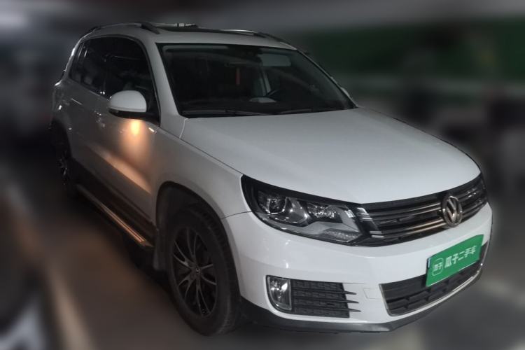 Used Volkswagen Tiguan 2015 1.8TSI Automatic Two-Wheel Drive Luxury Model Front Right 45 Deg