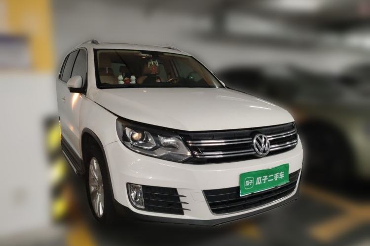Used Volkswagen Tiguan 2015 1.8TSI Automatic Two-Wheel Drive Luxury Model Front Right 45 Deg
