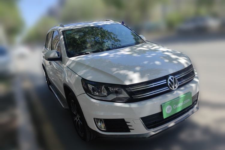 Used Volkswagen Tiguan 2015 1.8TSI Automatic Two-Wheel Drive Luxury Model Front Right 45 Deg