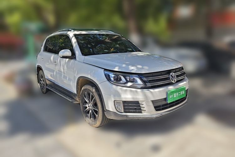 Used Volkswagen Tiguan 2015 1.8TSI Automatic Two-Wheel Drive Luxury Model Front Right 45 Deg