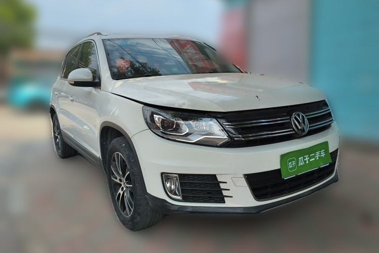 Used Volkswagen Tiguan 2015 1.8TSI Automatic All-Wheel-Drive Luxury Model Front Right 45 Deg