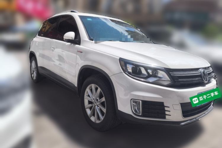 Used Volkswagen Tiguan 2015 1.8TSI Manual Two-Wheel-Drive Limited Edition Front Right 45 Deg