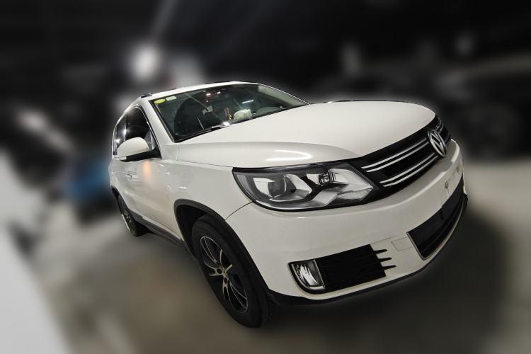 Used Volkswagen Tiguan 2015 1.8TSI Automatic Two-Wheel Drive Luxury Model Front Right 45 Deg