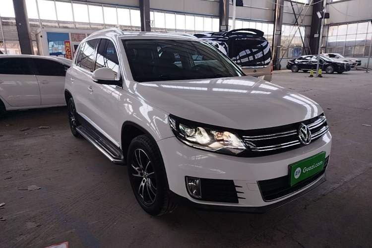 Used Volkswagen Tiguan 2015 1.8TSI Automatic Two-Wheel Drive Luxury Model Front Right 45 Deg