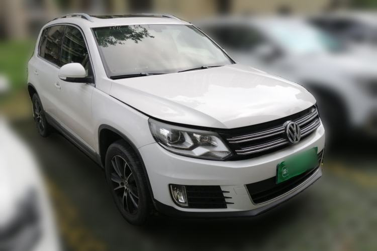 Used Volkswagen Tiguan 2015 1.8TSI Automatic Two-Wheel Drive Luxury Model Front Right 45 Deg