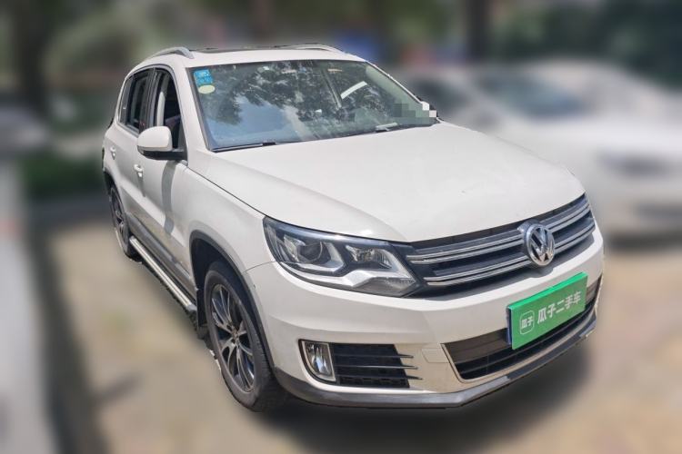 Used Volkswagen Tiguan 2015 1.8TSI Automatic Two-Wheel Drive Luxury Model Front Right 45 Deg