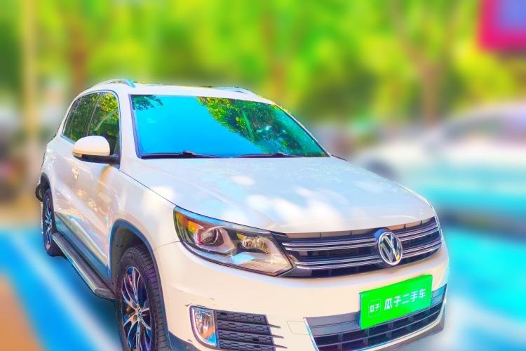 Used Volkswagen Tiguan 2015 1.8TSI Automatic Two-Wheel Drive Luxury Model Front Right 45 Deg