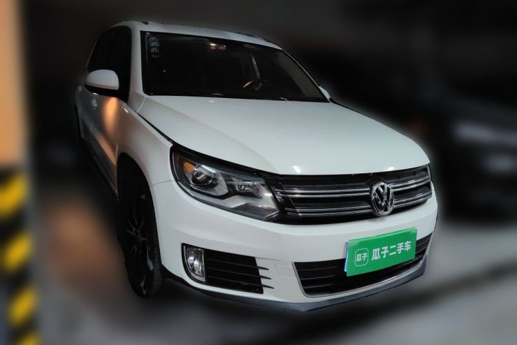Used Volkswagen Tiguan 2015 1.8TSI Automatic All-Wheel-Drive Luxury Model Front Right 45 Deg