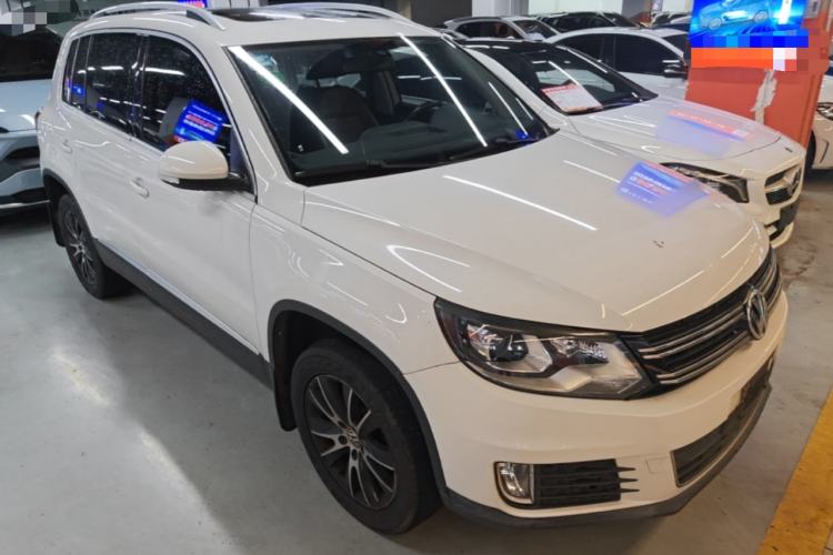 Used Volkswagen Tiguan 2015 1.8TSI Automatic Two-Wheel Drive Luxury Model Front Right 45 Deg