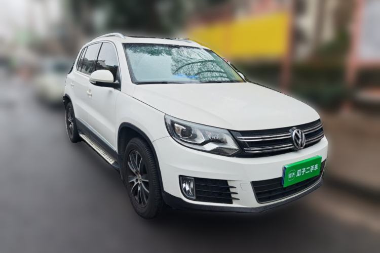 Used Volkswagen Tiguan 2015 2.0 TSI Automatic All-Wheel Drive Luxury Edition Front Right 45 Deg