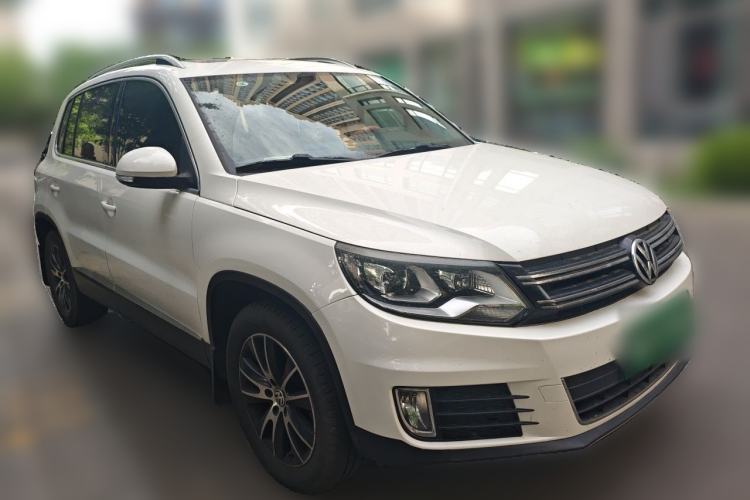 Used Volkswagen Tiguan 2015 1.8TSI Automatic All-Wheel-Drive Luxury Model Front Right 45 Deg