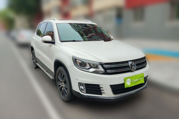 Used Volkswagen Tiguan 2015 1.8TSI Automatic Two-Wheel Drive Luxury Model Front Right 45 Deg