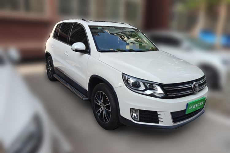 Used Volkswagen Tiguan 2015 1.8TSI Automatic Two-Wheel Drive Luxury Model Front Right 45 Deg