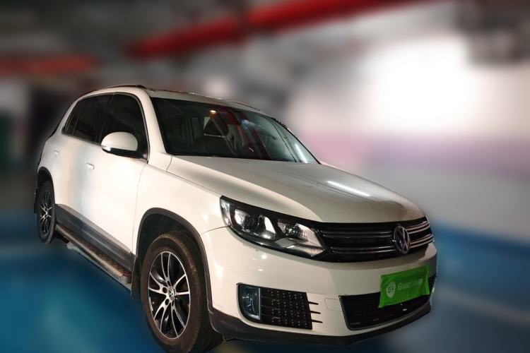 Used Volkswagen Tiguan 2015 2.0 TSI Automatic All-Wheel Drive Luxury Edition Front Right 45 Deg