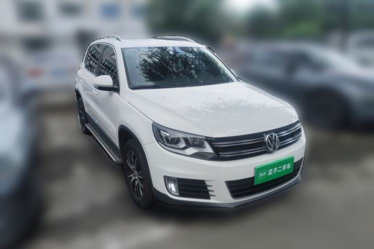 Used Volkswagen Tiguan 2015 1.8TSI Automatic Two-Wheel Drive Luxury Model Front Right 45 Deg