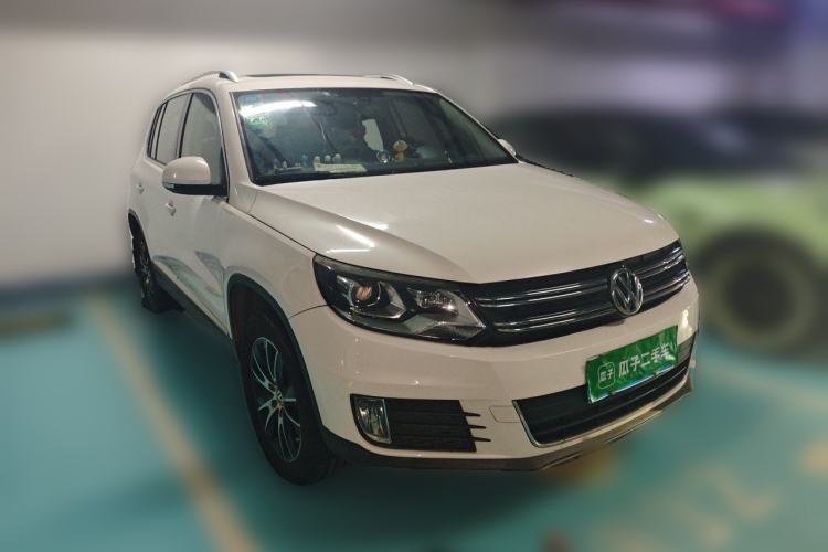 Used Volkswagen Tiguan 2015 1.8TSI Automatic Two-Wheel Drive Luxury Model Front Right 45 Deg