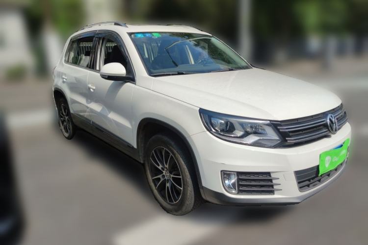 Used Volkswagen Tiguan 2015 1.8TSI Automatic Two-Wheel Drive Luxury Model Front Right 45 Deg